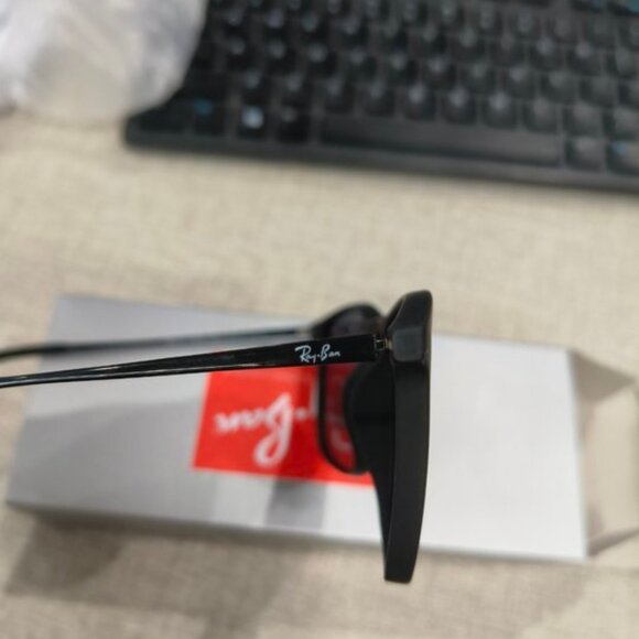 Ray-Ban RB4187 Chris Polarized Sunglasses – Black Frame / Grey Lenses – Unisex - Picture 4 of 6